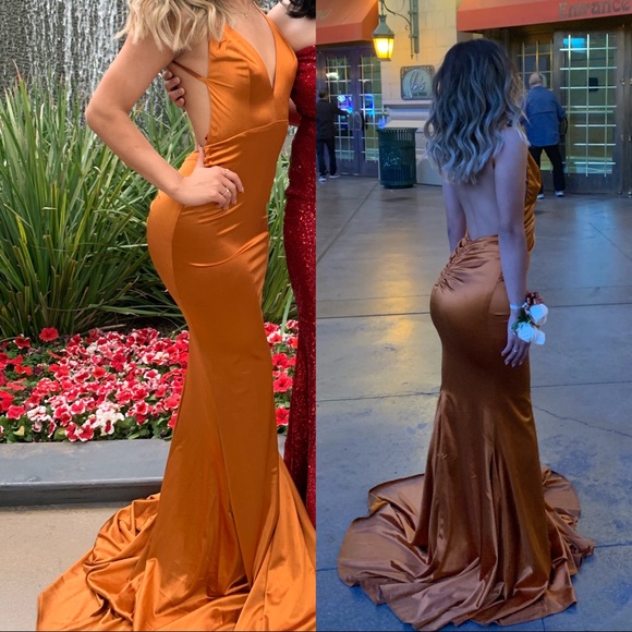 Prom dress - Picture 1 of 1